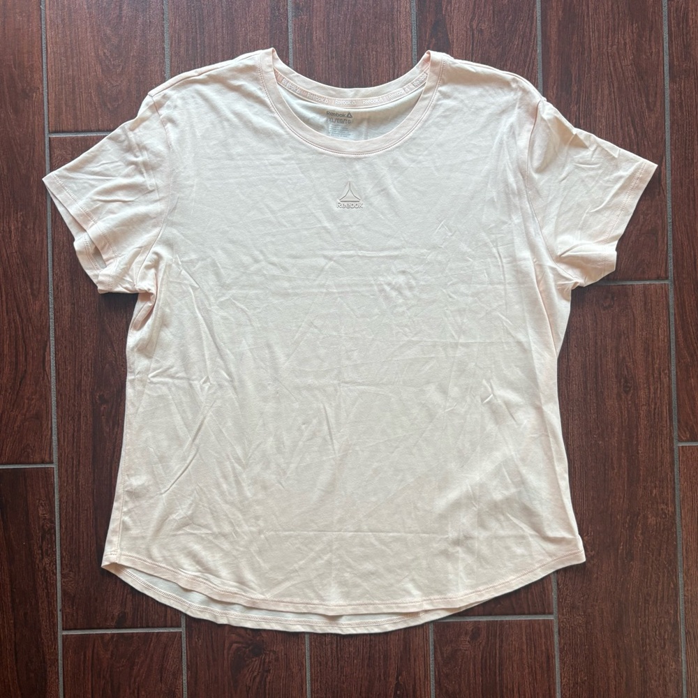 Reebok activewear peach short sleeved tee women’s size XL EUC